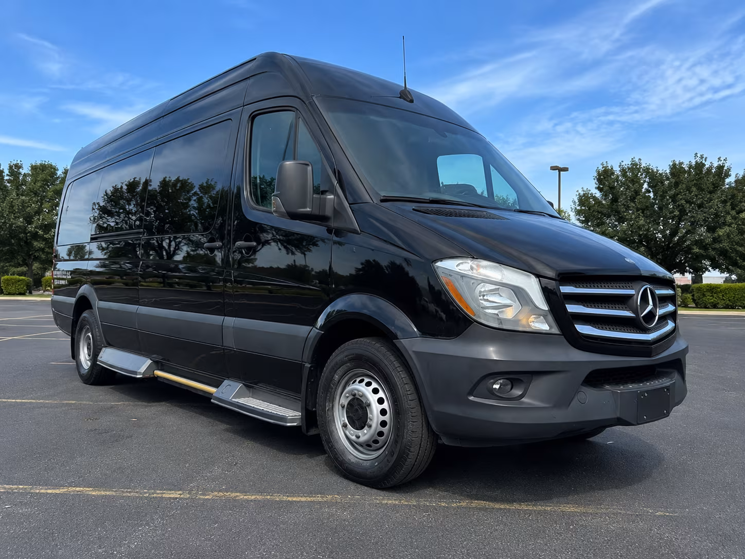 Honolulu Airport Shuttle & Transportation party bus exterior