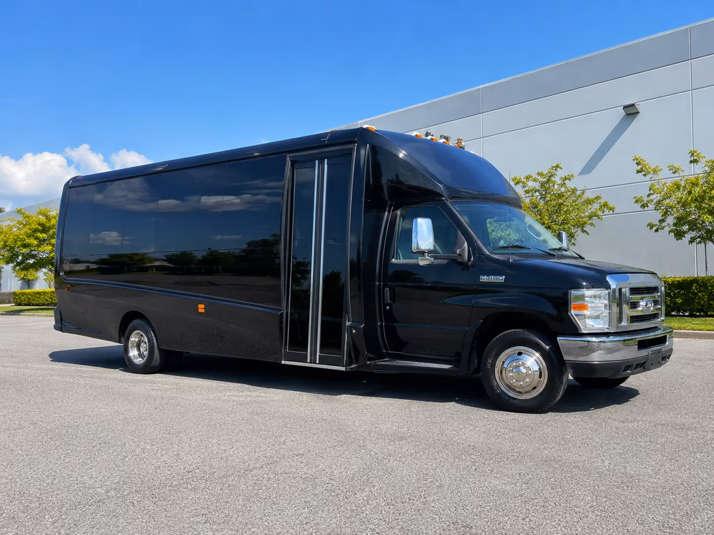 Honolulu Birthday, Sweet 16, & Quinceañera Transportation party bus exterior