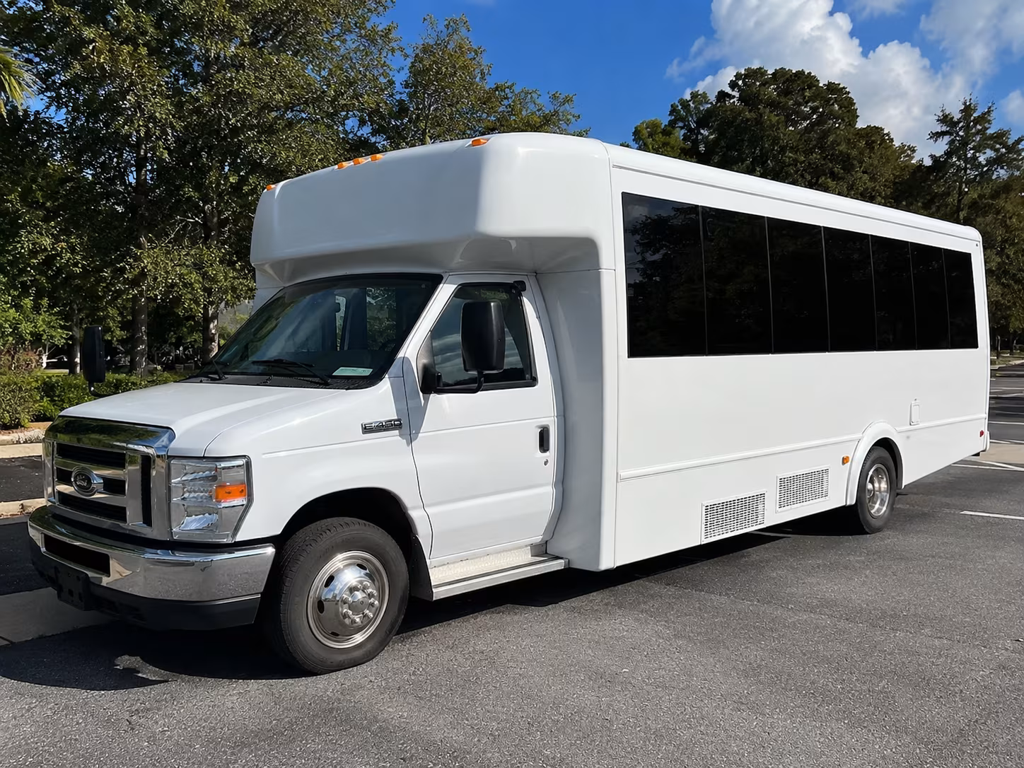 Honolulu Birthday, Sweet 16, & Quinceañera Transportation party bus exterior