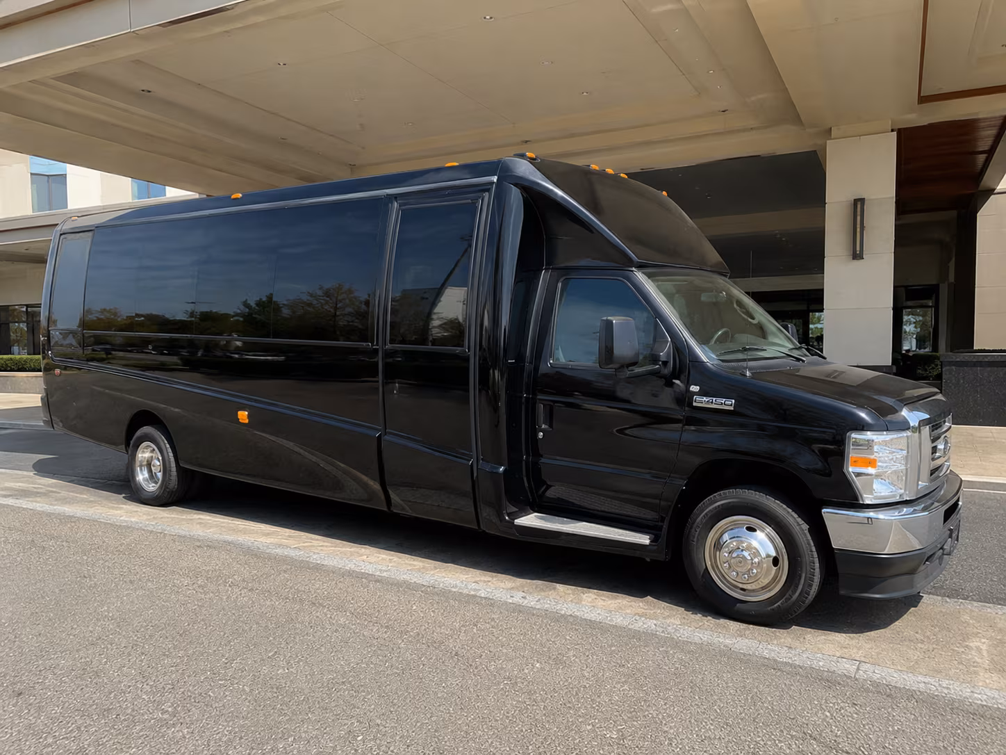 Honolulu Birthday, Sweet 16, & Quinceañera Transportation party bus exterior