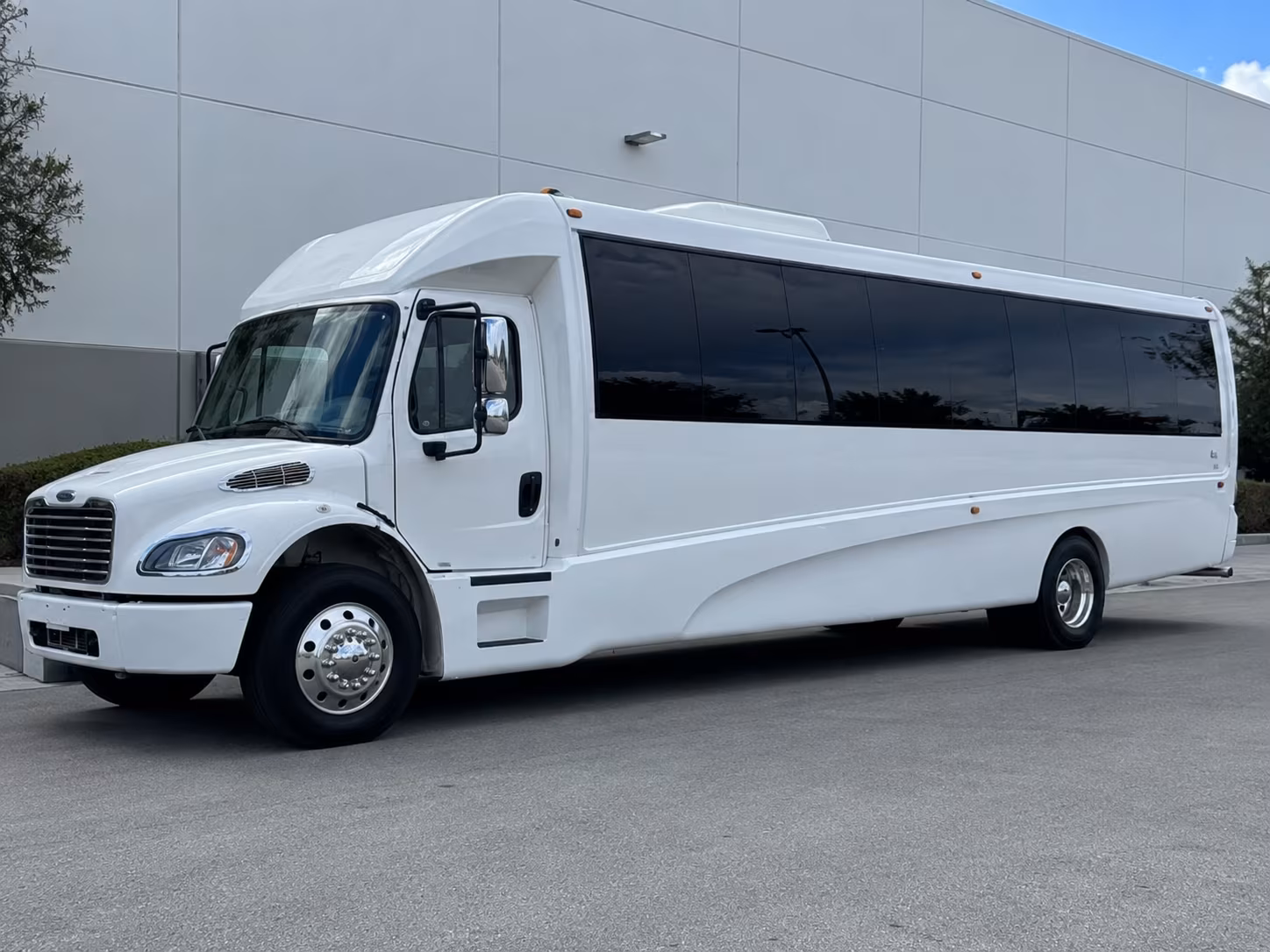 Honolulu Prom & Homecoming Transportation party bus exterior