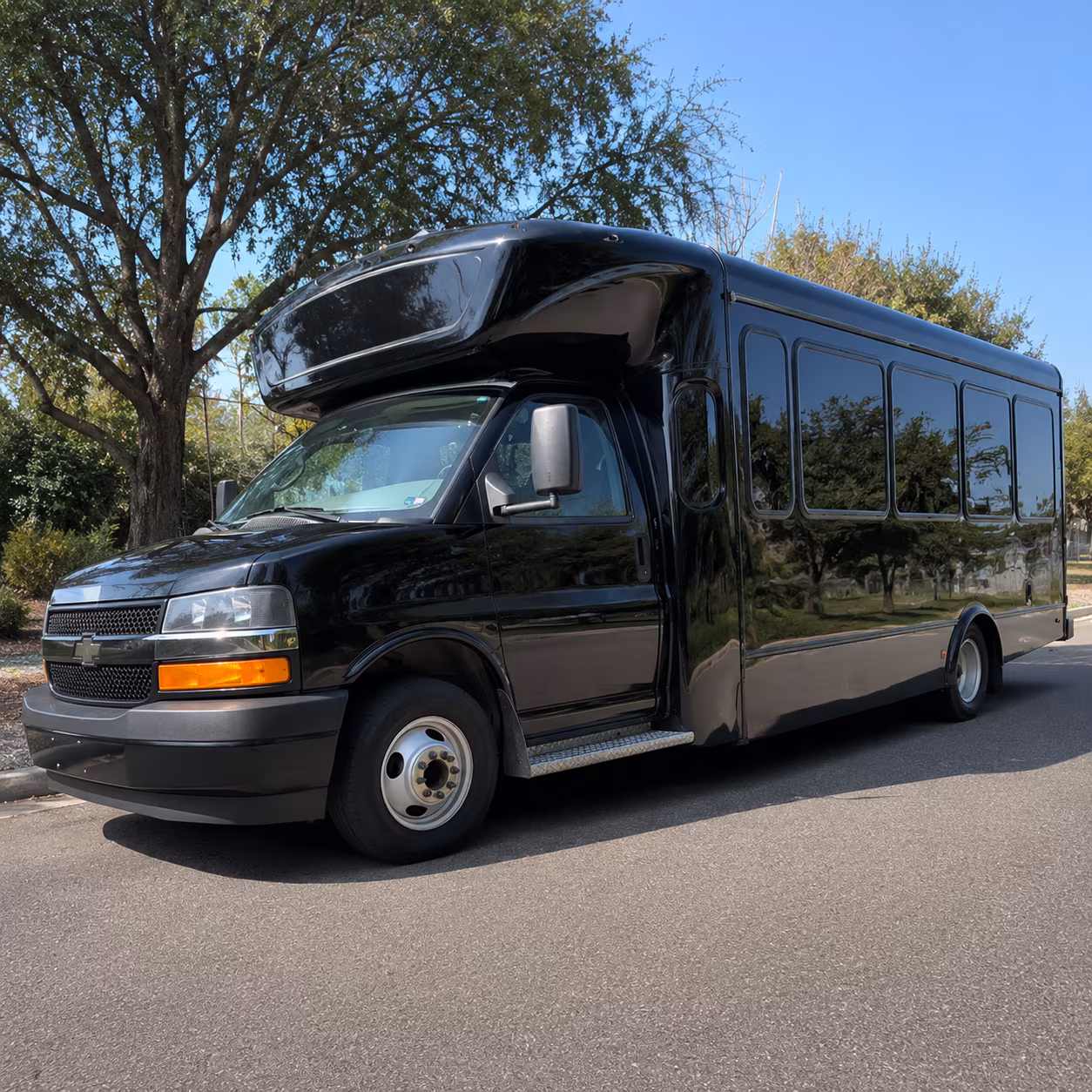 Honolulu Prom & Homecoming Transportation party bus exterior