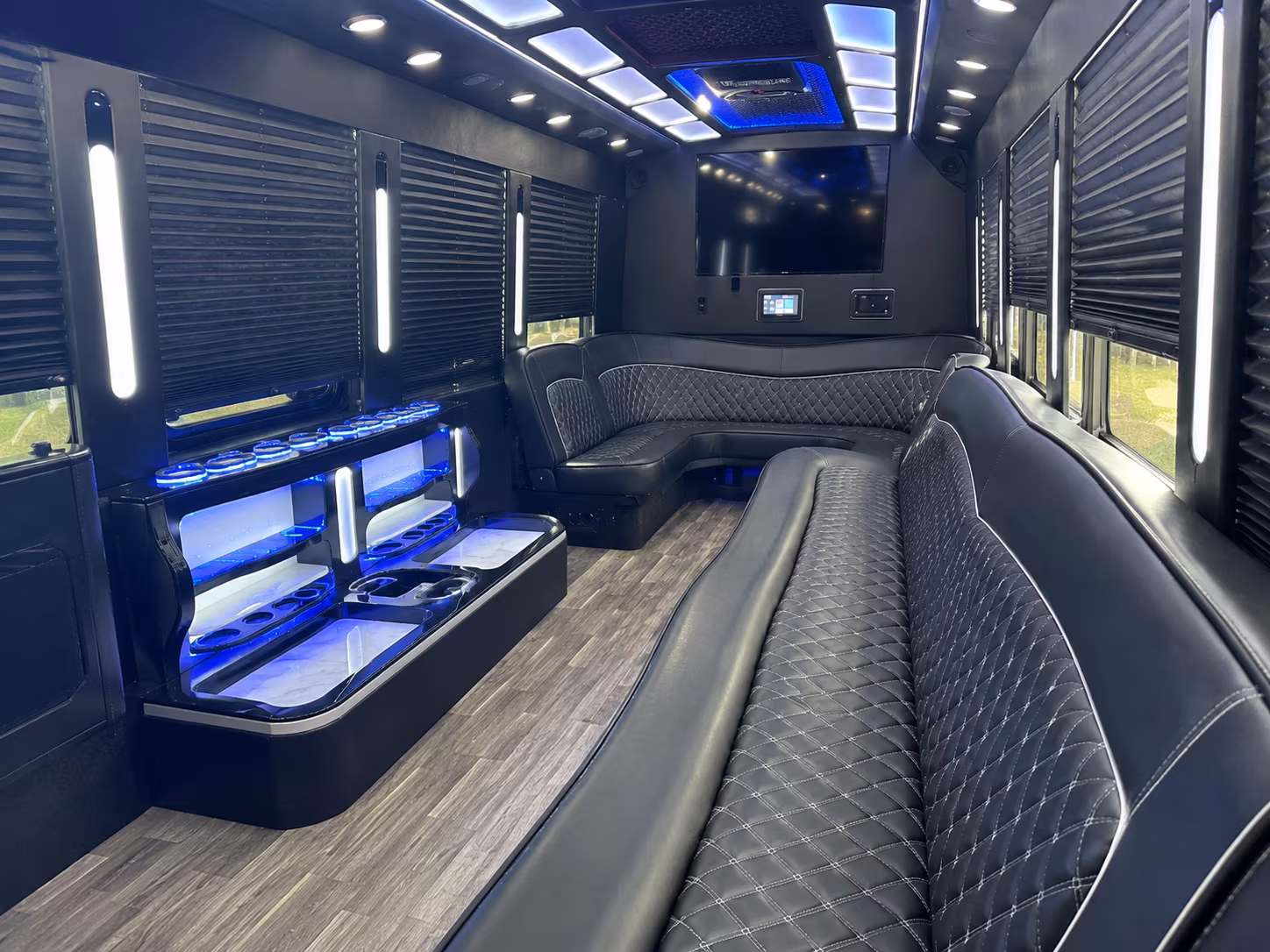 Honolulu Winery Tour & Pub Crawl Transportation onboard seating